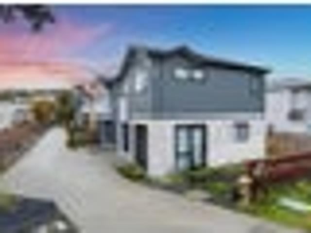Townhouse for sale in Paremoremo