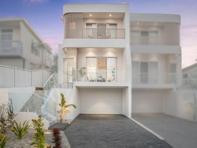 Duplex for sale in Bateau Bay, New South Wales