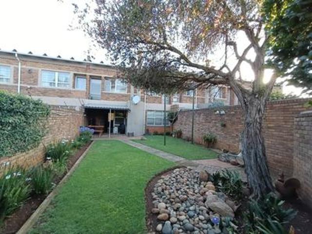 Townhouse for rent in Ekurhuleni, Gauteng