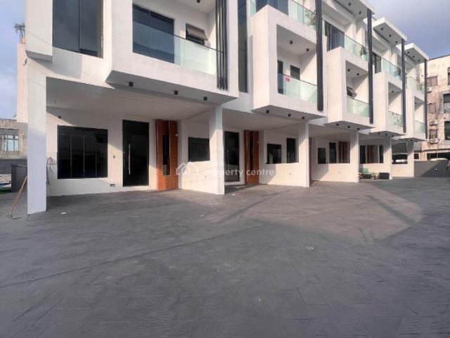 Detached house for sale in Eti Osa, Lagos