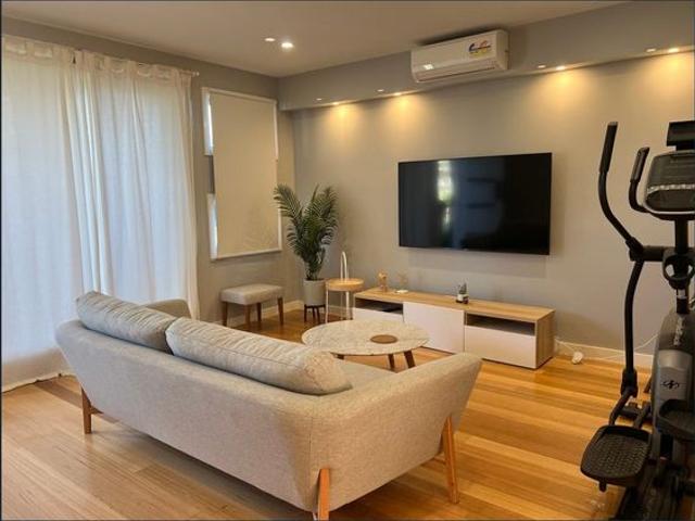 Townhouse for rent in South Kingsville, Melbourne