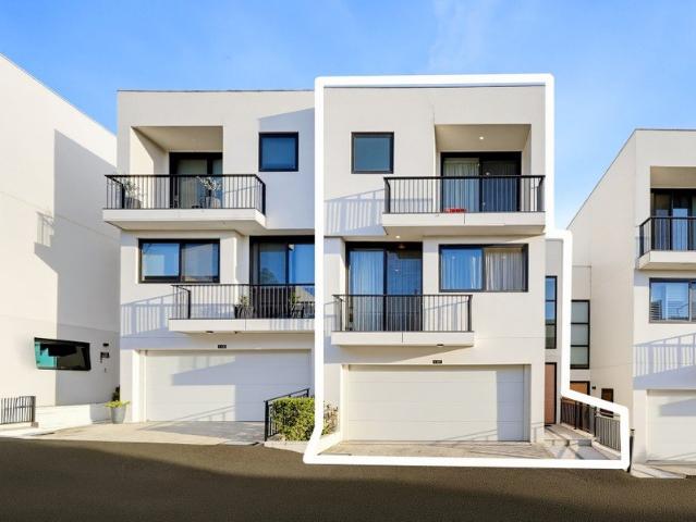 Townhouse for rent in Norwest, Sydney