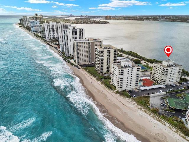 Apartment for sale in Riviera Beach