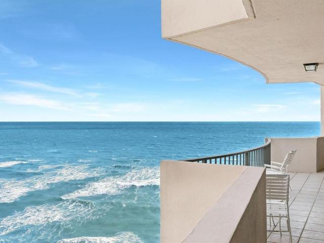 Apartment for sale in Riviera Beach