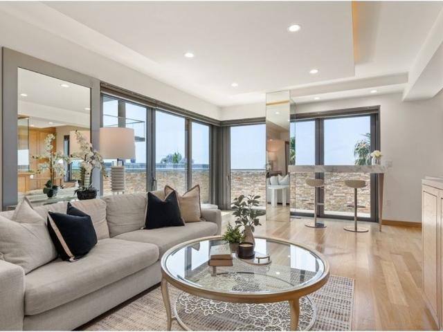 Apartment for sale in Santa Monica, California