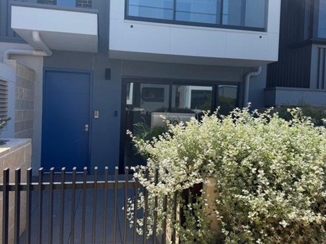 Townhouse for rent in Sydney, New South Wales