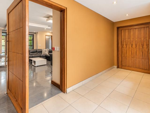 Apartment for rent in Birnam Park, Rosebank
