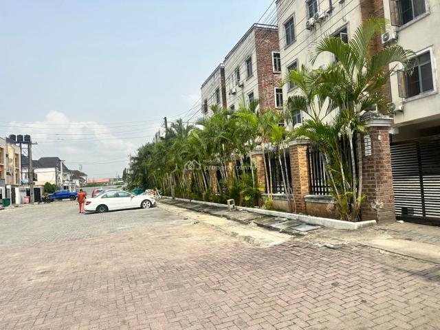 Flat for rent in Eti Osa, Lagos