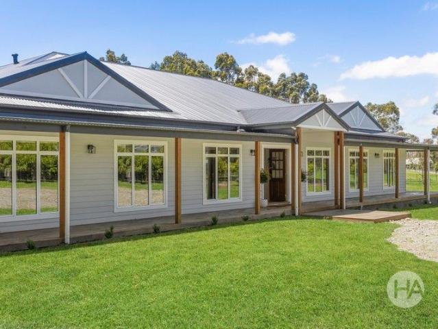 Cottage for sale in Camerons Creek, Victoria