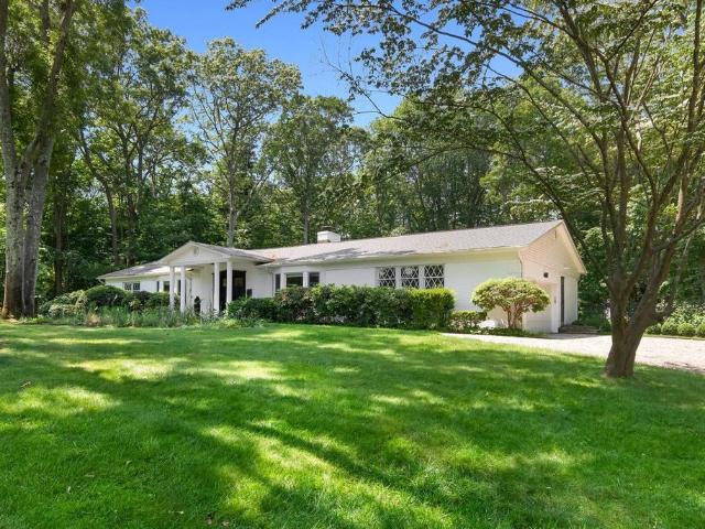 House for sale in Farmingville