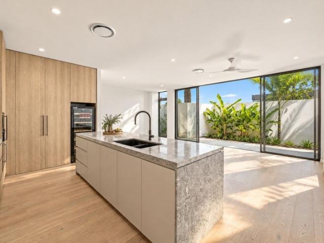 Villa for rent in Surfers Paradise, Gold Coast City