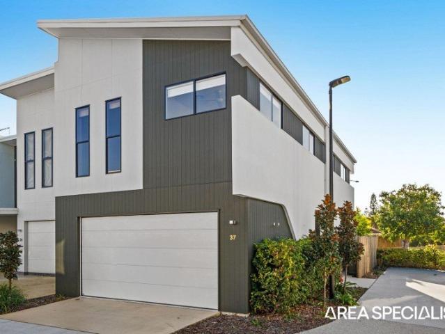 Townhouse for sale in Fernbrook, Queensland