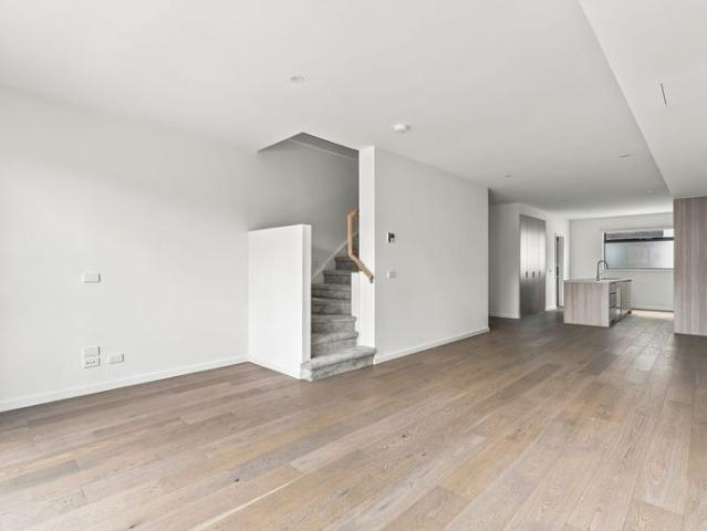 Townhouse for rent in Strathmore, Melbourne