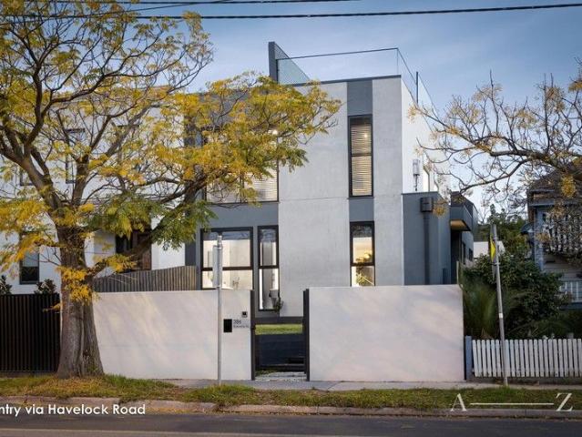 House for sale in Hawthorn East