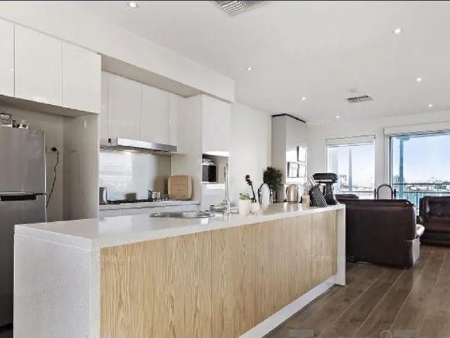Townhouse for rent in New Port, Adelaide
