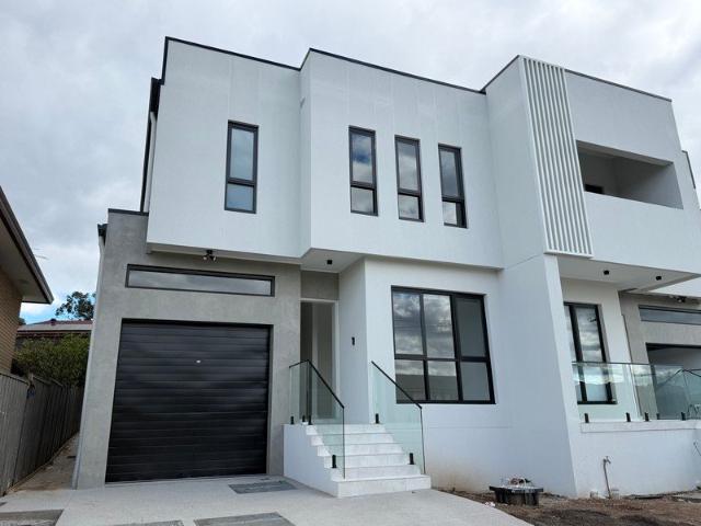 Duplex for rent in Sydney, New South Wales