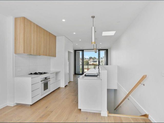 Townhouse for rent in Metropol Residences, Geelong