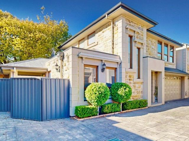 Townhouse for sale in Highgate