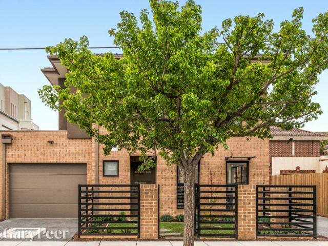 Townhouse for sale in Carnegie, Melbourne
