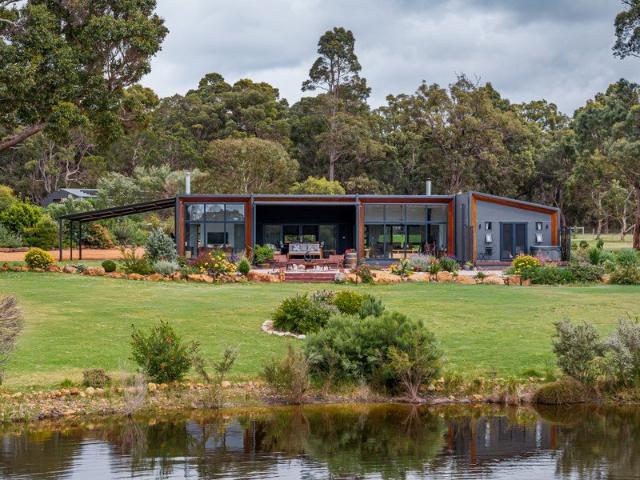Cottage for sale in Schroeder, Western Australia