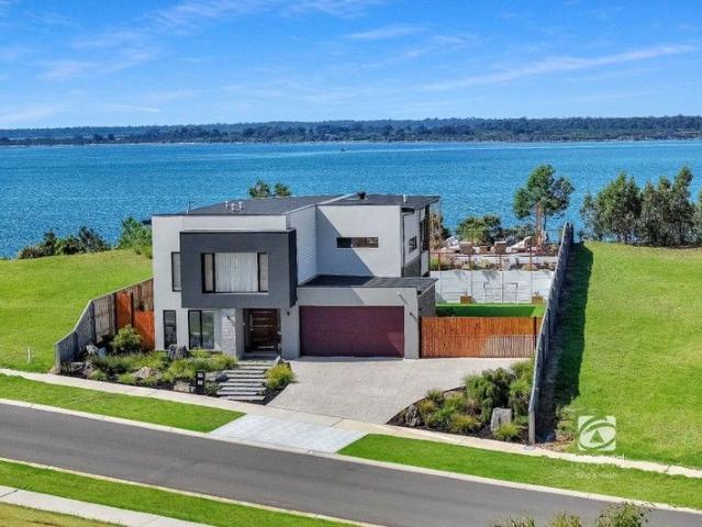 House for sale in Victoria