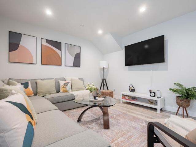Room for rent in North Hollywood Neighborhood Council District, Los Angeles