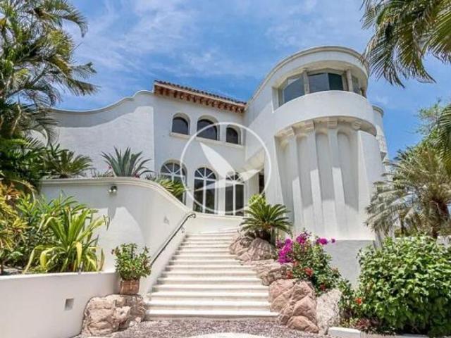 Luxury Oceanfront Villa in Ixtapa, Zihuatanejo