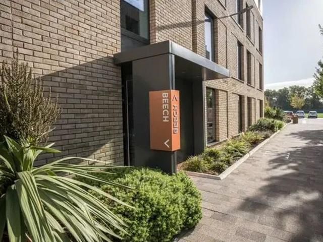 Studio for rent in Row Town, Surrey