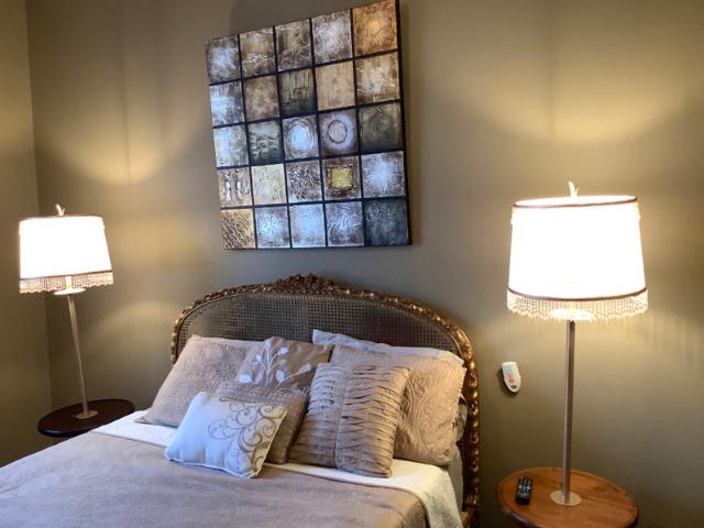 Room for rent in Canoga Park, California