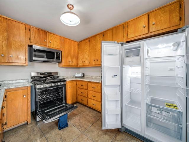 Room for rent in Lancaster, California