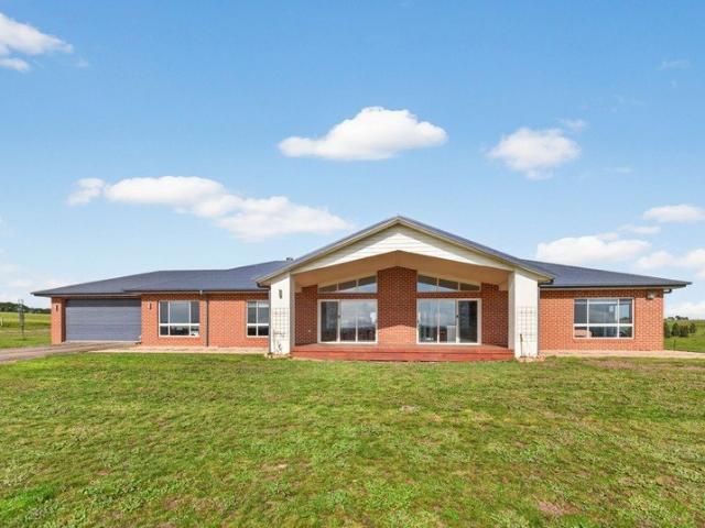 Cottage for sale in Denison, Victoria