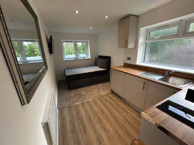 Studio for rent in Southgate, Oakwood