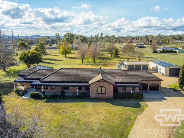 Cottage for sale in Glen Innes, New South Wales