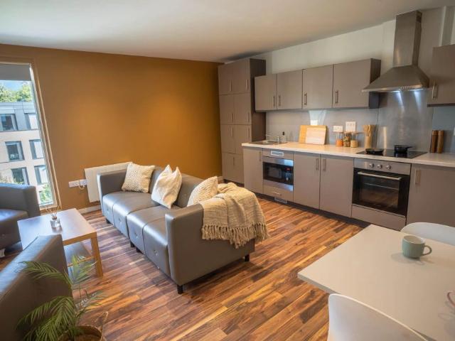 Studio for rent in Row Town, Surrey
