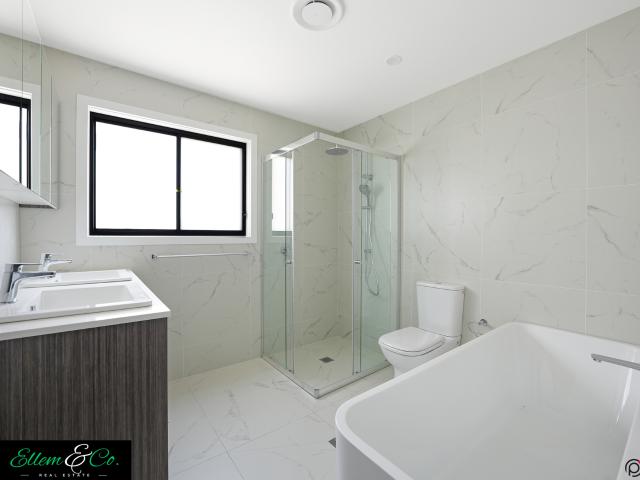 Townhouse for sale in Oak Flats Dc, New South Wales