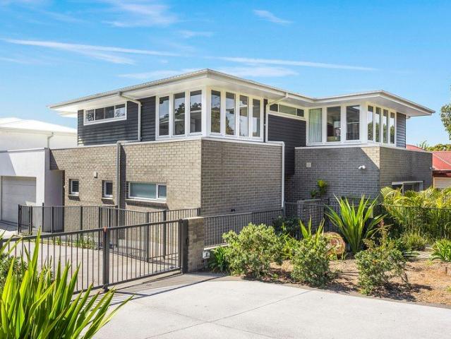 Townhouse for sale in Sutherland, New South Wales