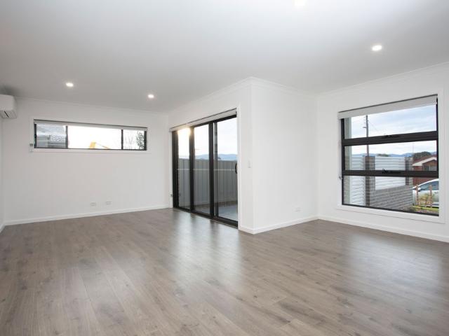 Townhouse for rent in Oak Flats Dc, New South Wales