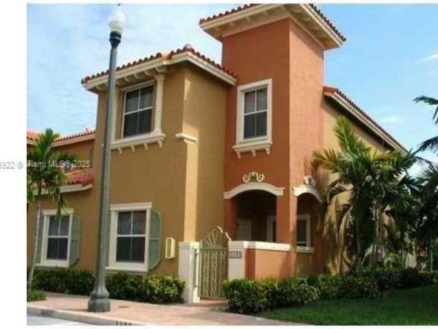 Townhouse for rent in Dania