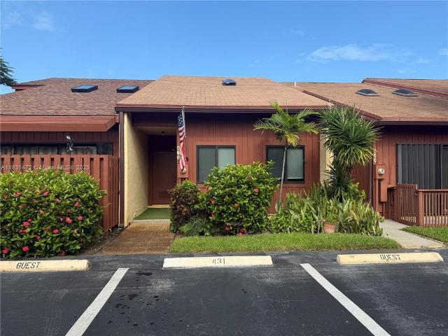 Townhouse for rent in Dania