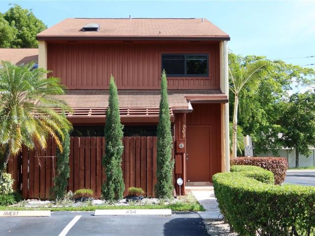 Townhouse for rent in Dania