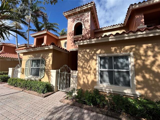 Townhouse for rent in Dania