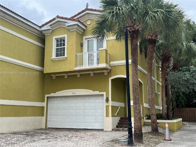 Townhouse for rent in Dania