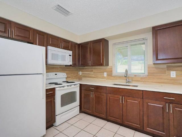 Townhouse for rent in Dania, Florida