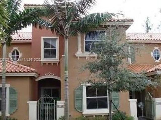 Townhouse for rent in Dania