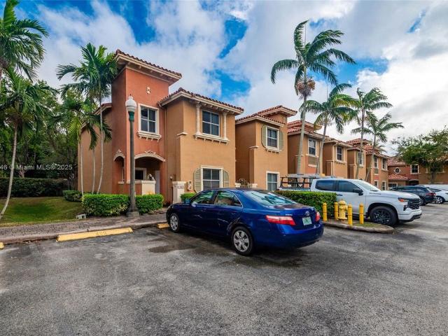 Townhouse for rent in Dania