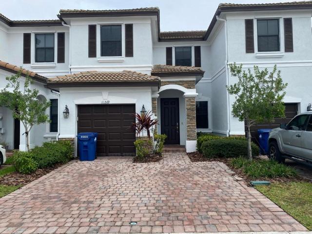 Townhouse for rent in Doral, Florida