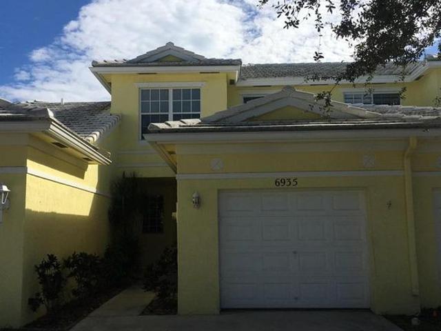 Townhouse for rent in Lake Worth