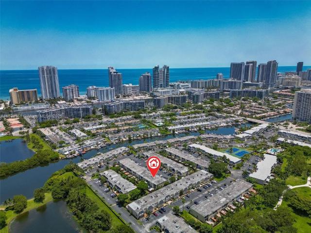 Townhouse for rent in Hallandale