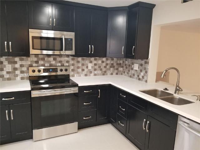 Townhouse for rent in Hallandale