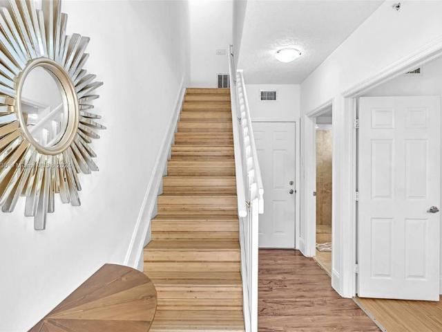 Townhouse for rent in Hallandale